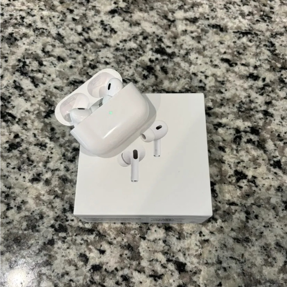 Apple White Wireless Earbuds with Charging Case AirPod pros 2